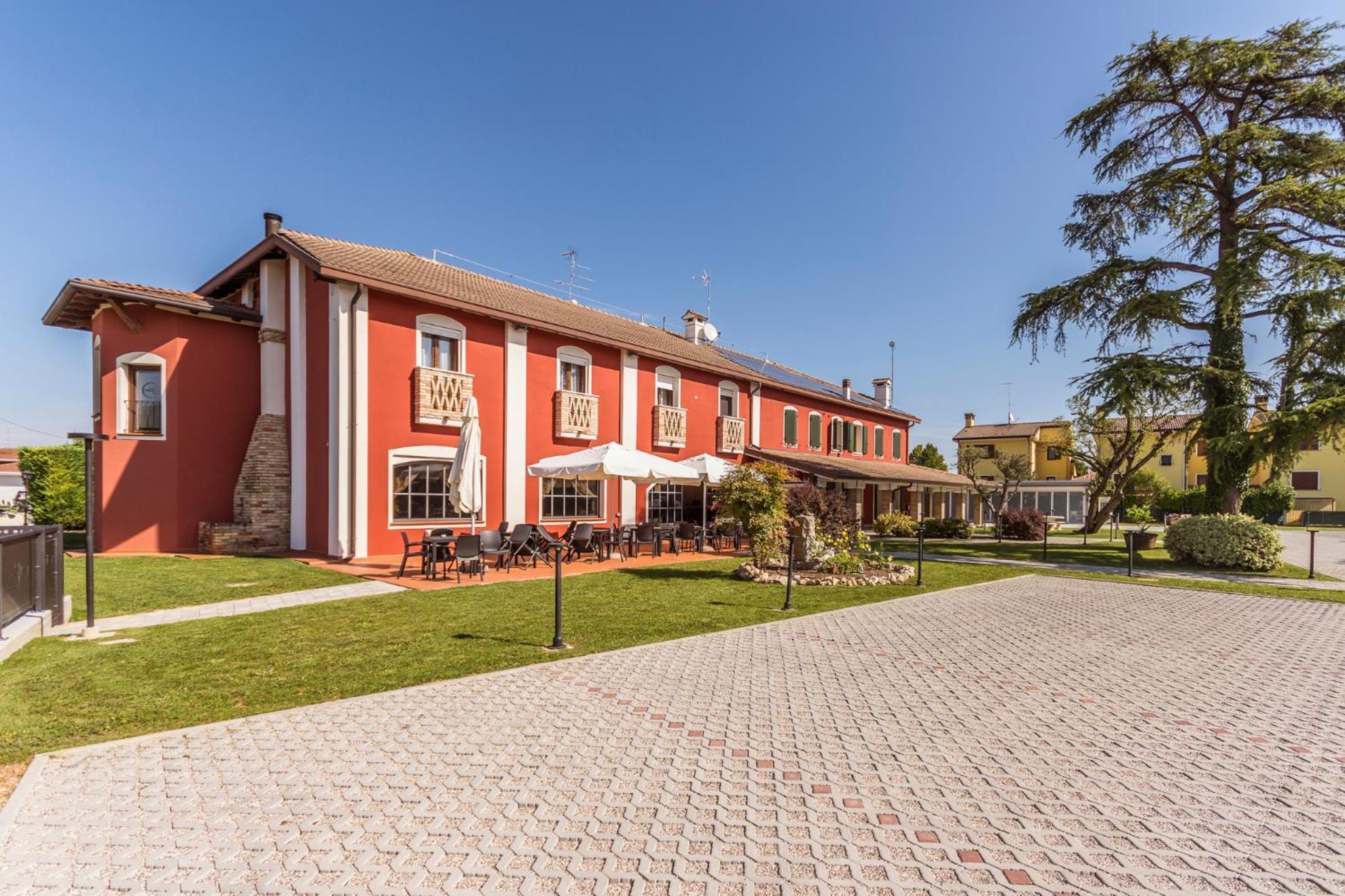 Hotel Residence - Il Giardino Del Cigno Latisana Extérieur photo