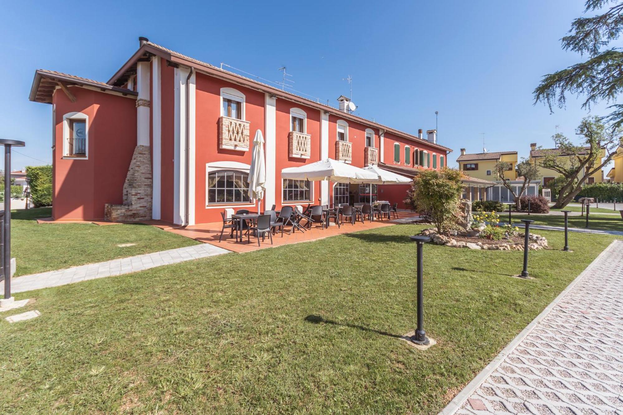 Hotel Residence - Il Giardino Del Cigno Latisana Extérieur photo